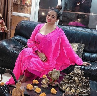 Kiran Rathod feet photo 17