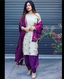 Kirat Randhawa feet photo 10