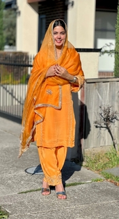 Kirat Randhawa feet photo 11