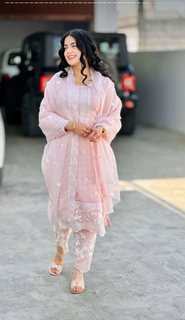 Kirat Randhawa feet photo 11