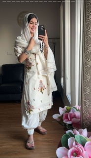 Kirat Randhawa feet photo 4