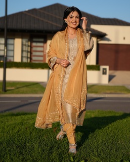 Kirat Randhawa feet photo 15