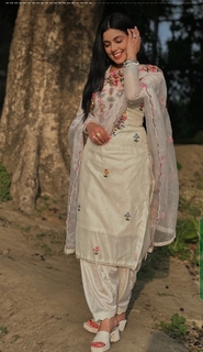 Kirat Randhawa feet photo 16