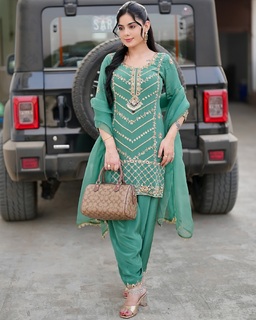 Kirat Randhawa feet photo 10