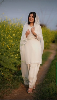 Kirat Randhawa feet photo 14