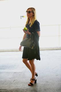 Kirsten Dunst feet photo thumbnail