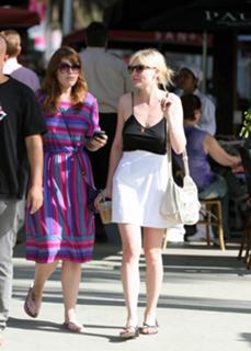 Kirsten Dunst feet photo thumbnail