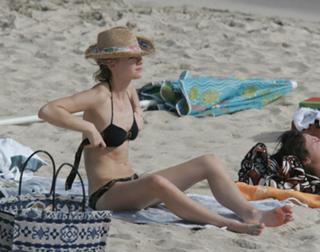 Kirsten Dunst feet photo thumbnail