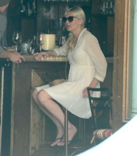 Kirsten Dunst feet photo thumbnail