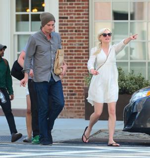 Kirsten Dunst feet photo thumbnail