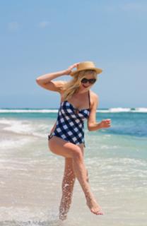 Kirsten Dunst feet photo thumbnail