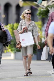 Kirsten Dunst feet photo thumbnail