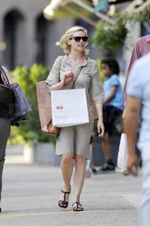 Kirsten Dunst feet photo thumbnail