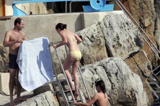 Kirsten Dunst feet photo thumbnail