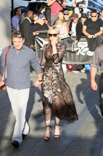 Kirsten Dunst feet photo thumbnail