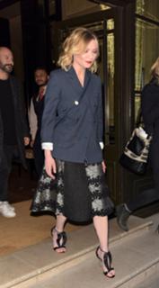 Kirsten Dunst feet photo thumbnail