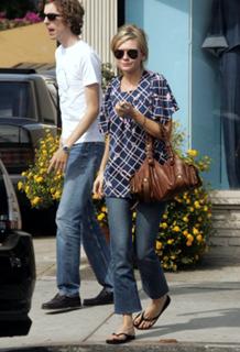 Kirsten Dunst feet photo thumbnail