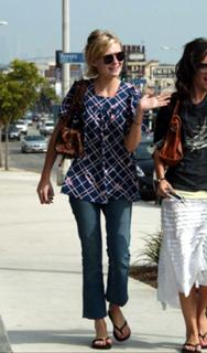 Kirsten Dunst feet photo thumbnail