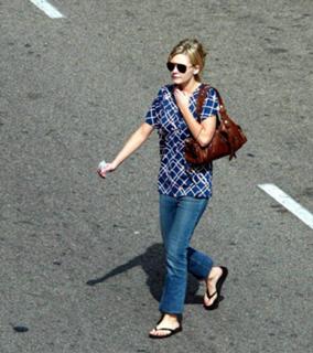 Kirsten Dunst feet photo thumbnail