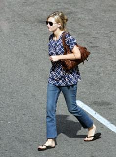 Kirsten Dunst feet photo thumbnail
