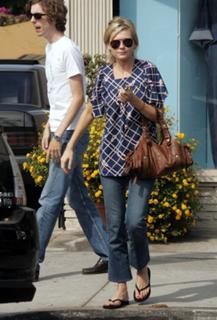 Kirsten Dunst feet photo thumbnail