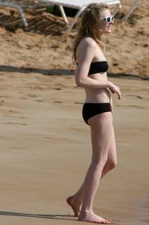 Kirsten Dunst feet photo thumbnail