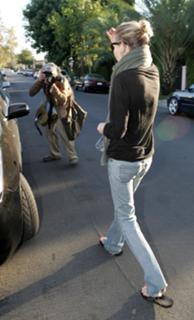 Kirsten Dunst feet photo thumbnail