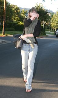 Kirsten Dunst feet photo thumbnail