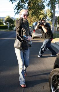 Kirsten Dunst feet photo thumbnail