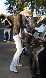 Kirsten Dunst feet photo thumbnail