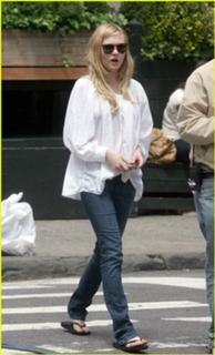 Kirsten Dunst feet photo thumbnail