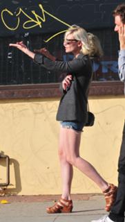 Kirsten Dunst feet photo thumbnail