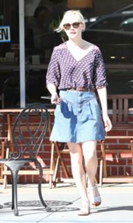 Kirsten Dunst feet photo thumbnail