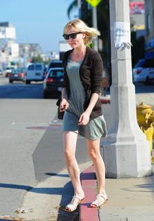 Kirsten Dunst feet photo thumbnail