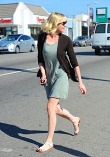 Kirsten Dunst feet photo thumbnail