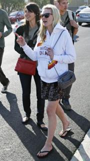 Kirsten Dunst feet photo thumbnail