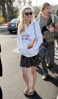Kirsten Dunst feet photo thumbnail