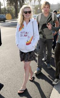 Kirsten Dunst feet photo thumbnail