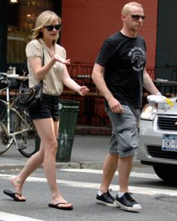 Kirsten Dunst feet photo thumbnail