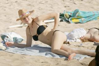 Kirsten Dunst feet photo thumbnail