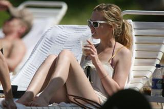 Kirsten Dunst feet photo thumbnail
