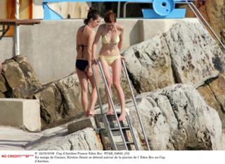 Kirsten Dunst feet photo thumbnail