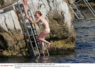 Kirsten Dunst feet photo thumbnail