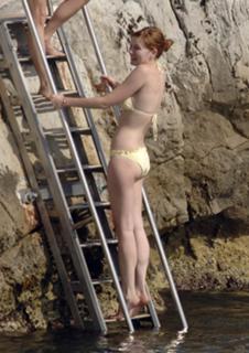 Kirsten Dunst feet photo thumbnail