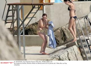 Kirsten Dunst feet photo thumbnail