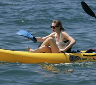 Kirsten Dunst feet photo thumbnail