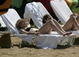 Kirsten Dunst feet photo thumbnail