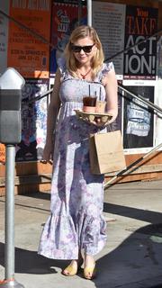Kirsten Dunst feet photo thumbnail