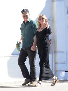 Kirsten Dunst feet photo thumbnail