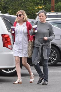 Kirsten Dunst feet photo thumbnail